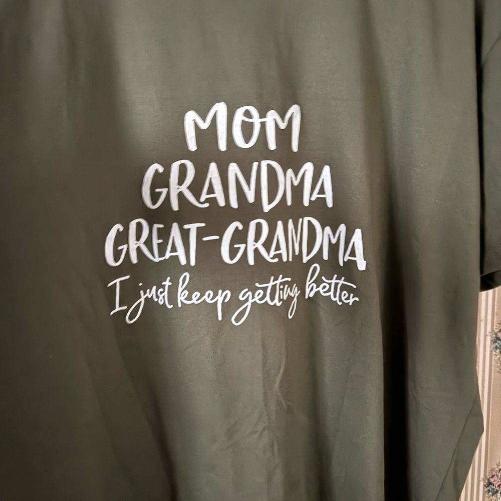 Olive Green 'Mom Grandma Great-Grandma' Short Sleeve Tee